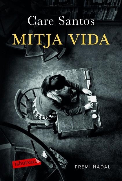 MITJA VIDA | 9788417031558 | SANTOS, CARE | Llibreria L'Altell - Llibreria Online de Banyoles | Comprar llibres en català i castellà online - Llibreria de Girona