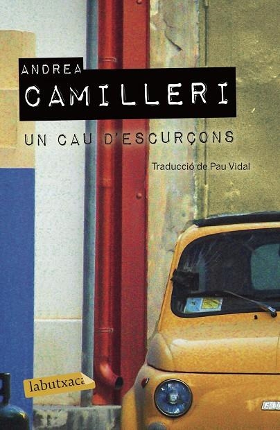 CAU D'ESCURÇONS, UN | 9788417420314 | CAMILLERI, ANDREA | Llibreria Online de Banyoles | Comprar llibres en català i castellà online