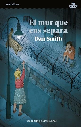 MUR QUE ENS SEPARA, EL | 9788410302020 | DAN SMITH | Llibreria L'Altell - Llibreria Online de Banyoles | Comprar llibres en català i castellà online - Llibreria de Girona