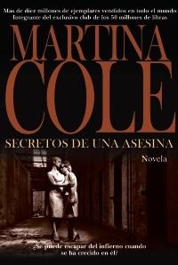 SECRETOS DE UNA ASESINA | 9788420673776 | COLE, MARTINA | Llibreria L'Altell - Llibreria Online de Banyoles | Comprar llibres en català i castellà online - Llibreria de Girona